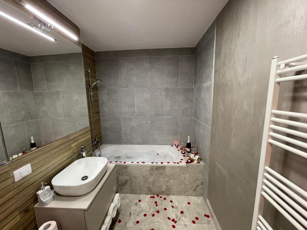 Apartamente Lux Sya Residence Braşov Buitenkant foto